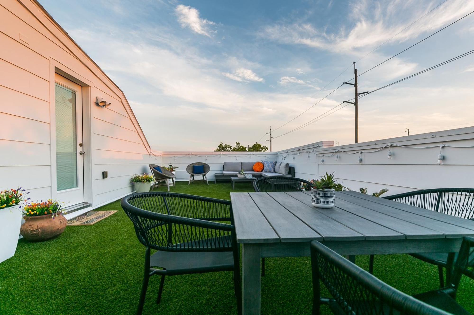 Montrose Guesthouse Suites By Dunyha Houston Esterno foto
