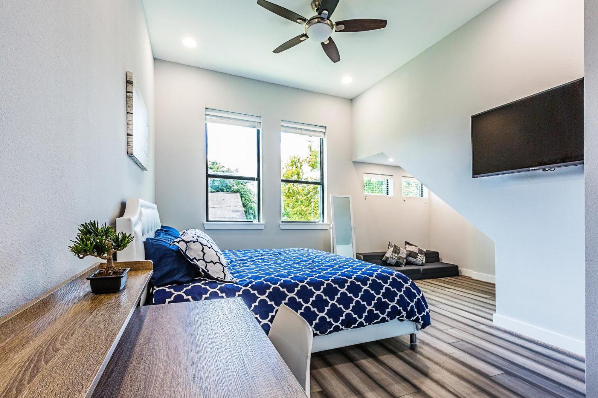Montrose Guesthouse Suites By Dunyha Houston Esterno foto