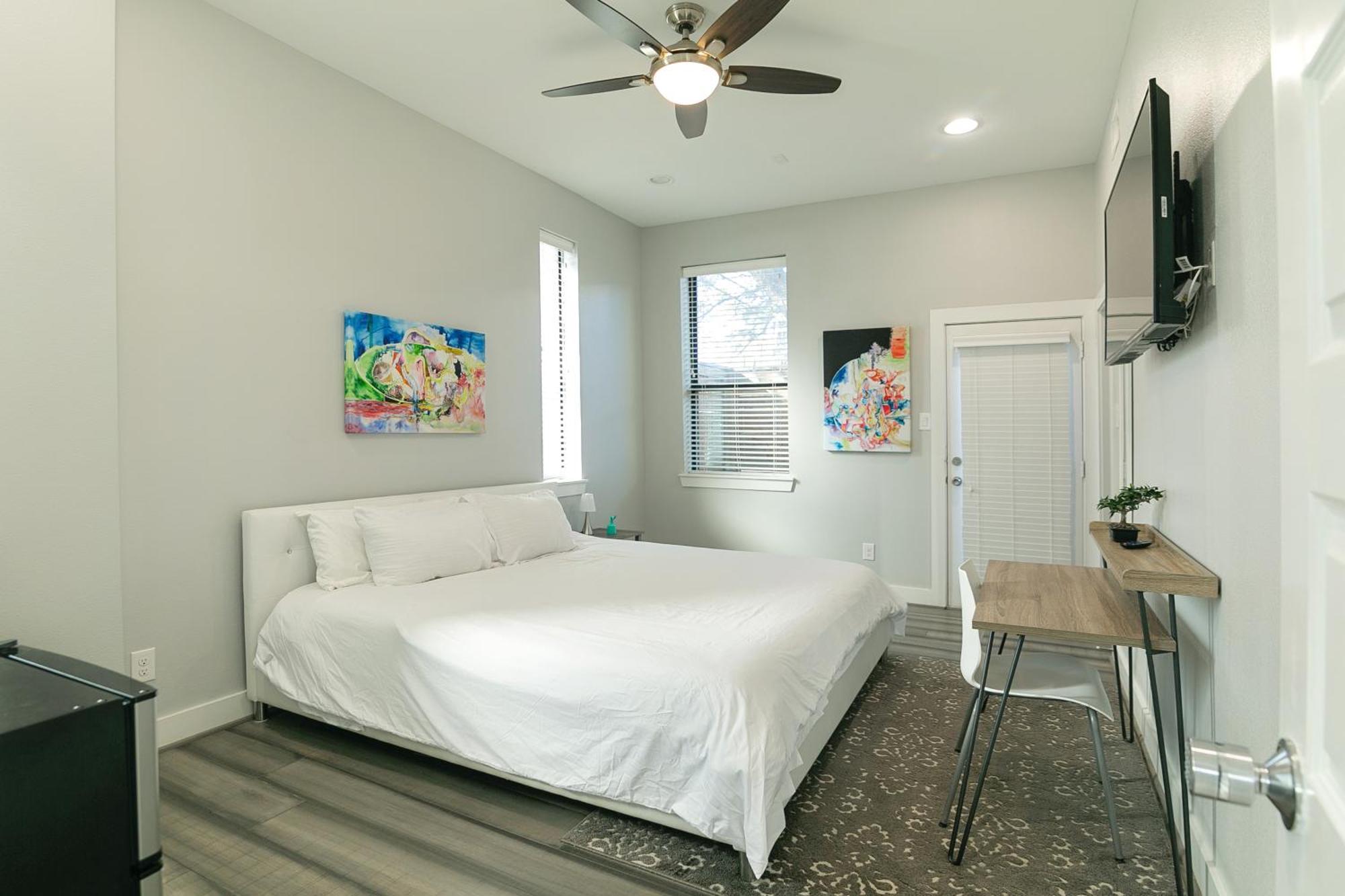 Montrose Guesthouse Suites By Dunyha Houston Esterno foto
