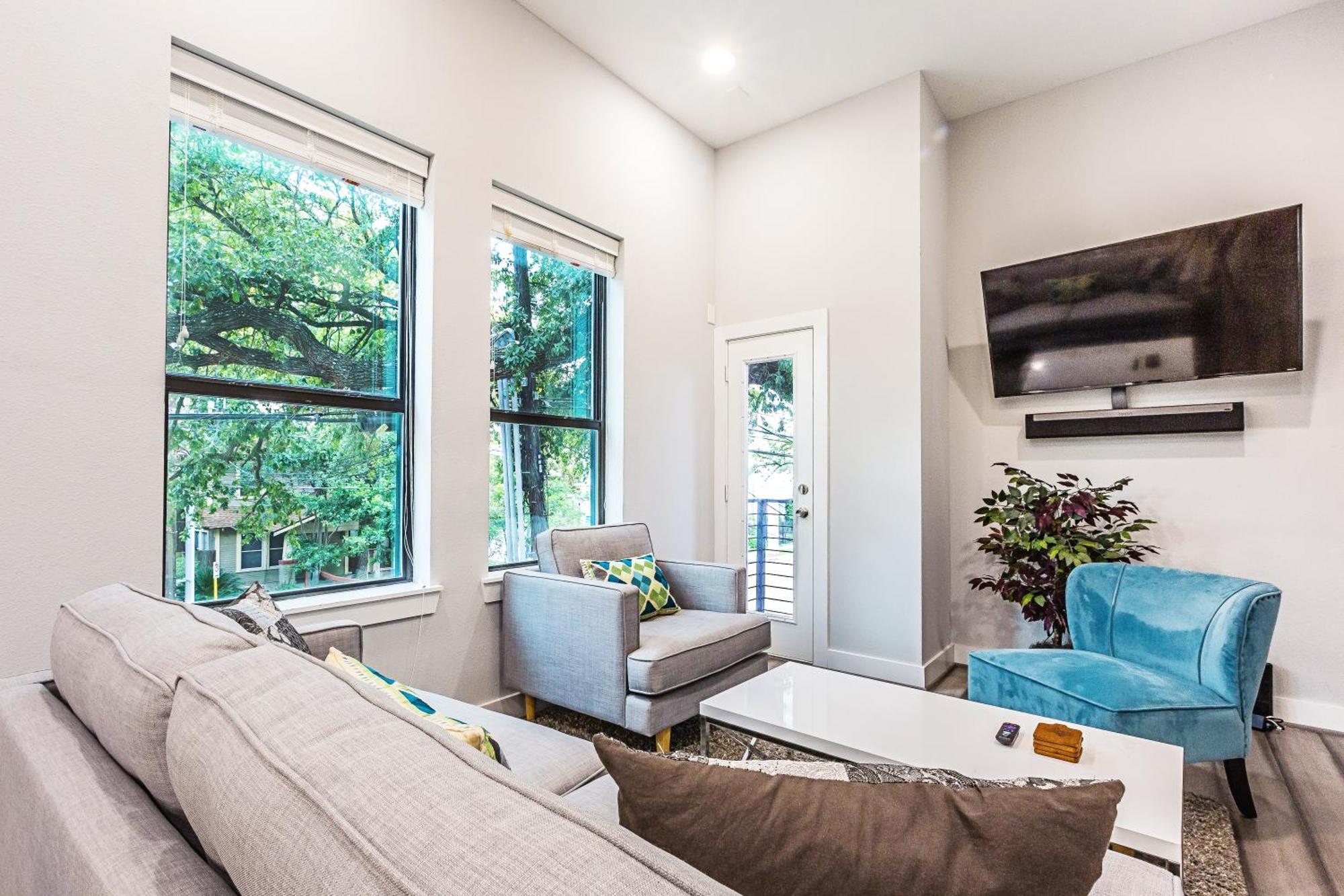 Montrose Guesthouse Suites By Dunyha Houston Esterno foto
