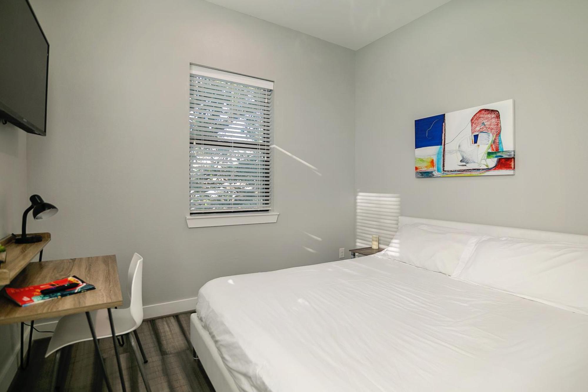 Montrose Guesthouse Suites By Dunyha Houston Esterno foto