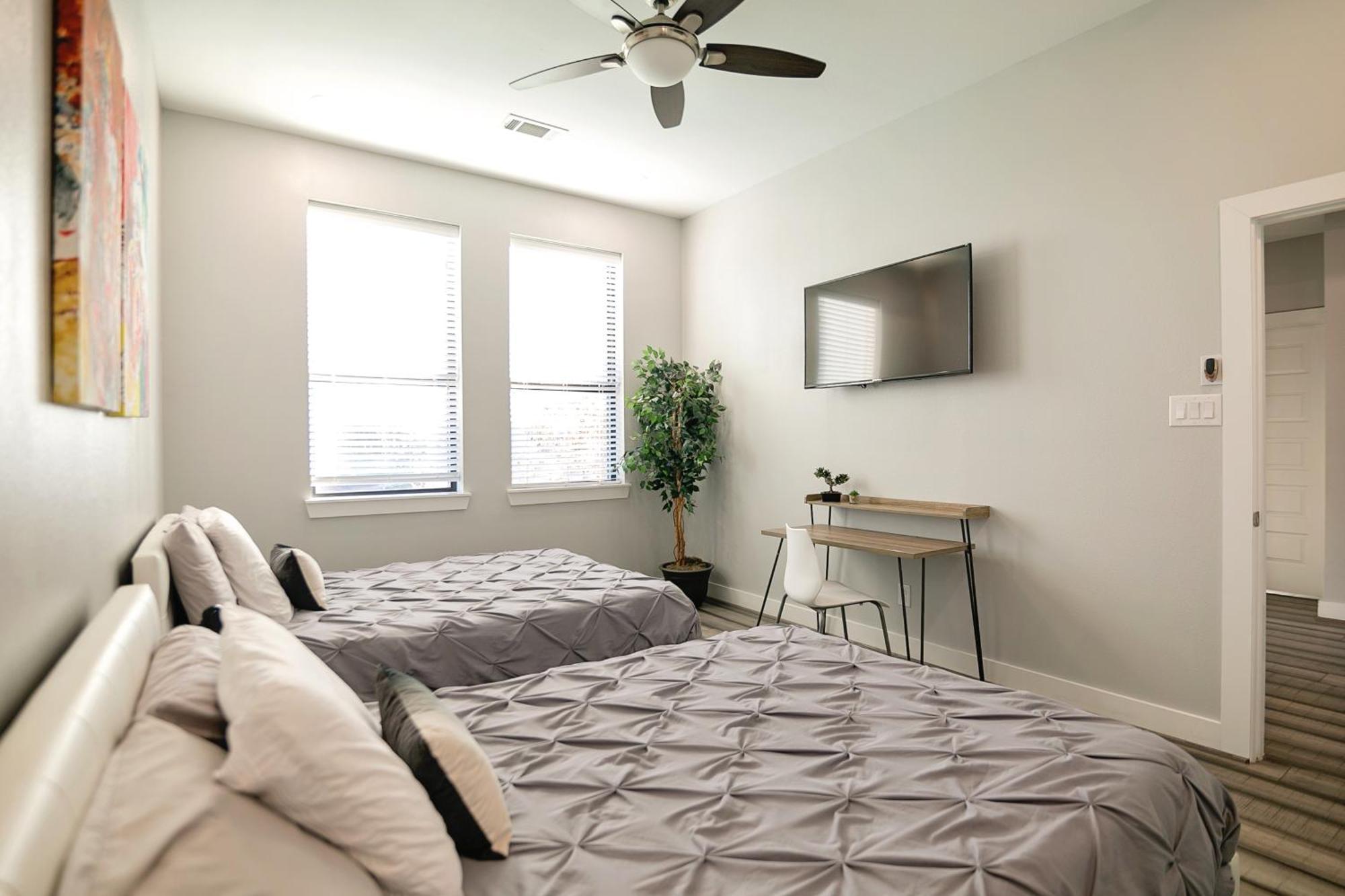 Montrose Guesthouse Suites By Dunyha Houston Esterno foto
