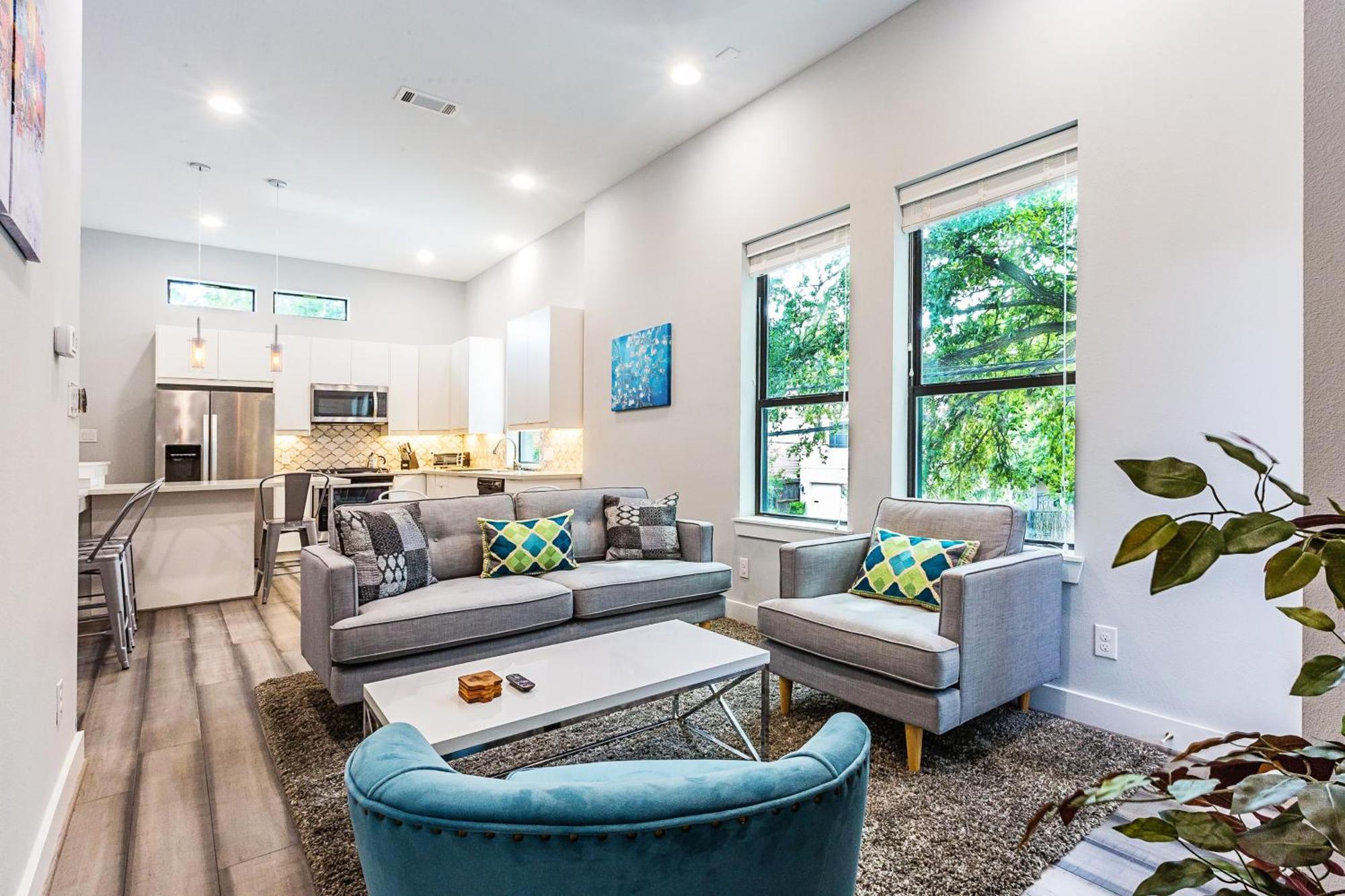Montrose Guesthouse Suites By Dunyha Houston Esterno foto