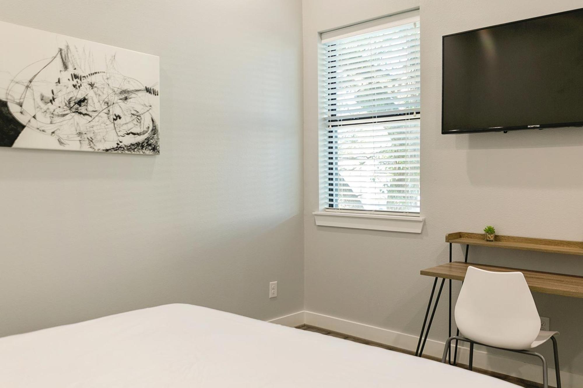 Montrose Guesthouse Suites By Dunyha Houston Esterno foto