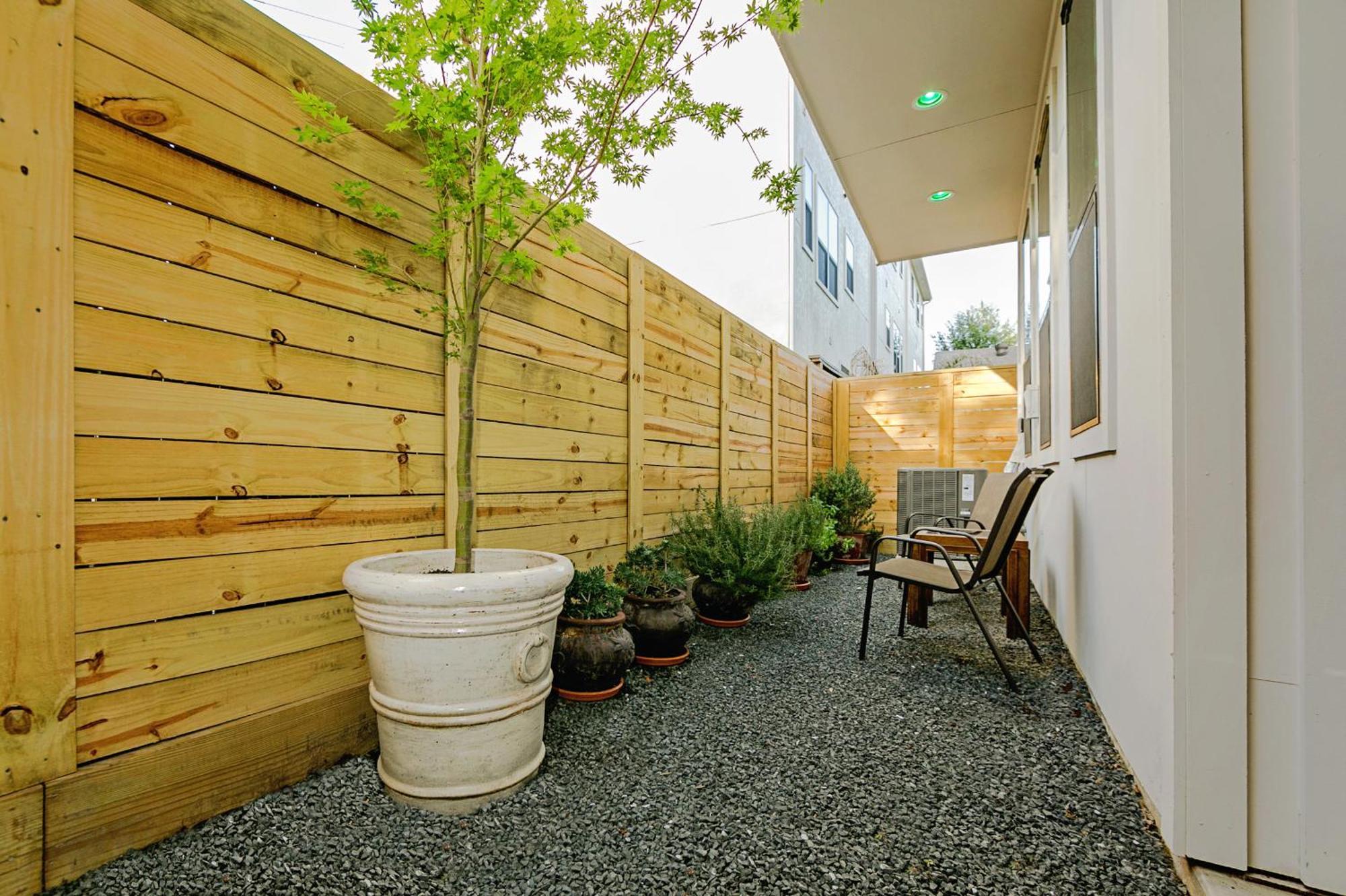 Montrose Guesthouse Suites By Dunyha Houston Esterno foto